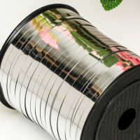 Panglica decorativa pentru baloane si cadouri argintie 500 m0.5 cm